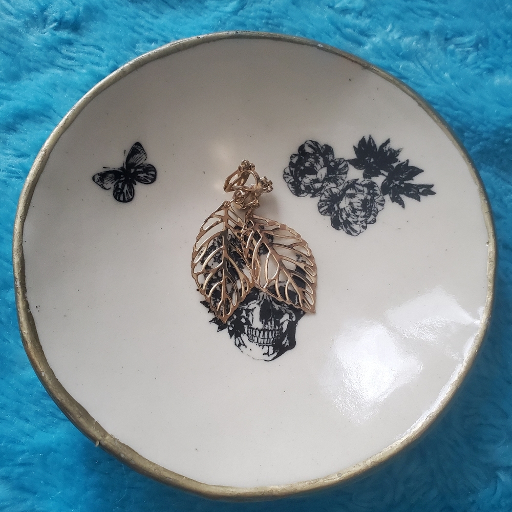 Cute clip on earrings.